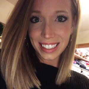 Meet your Posher, Kayla